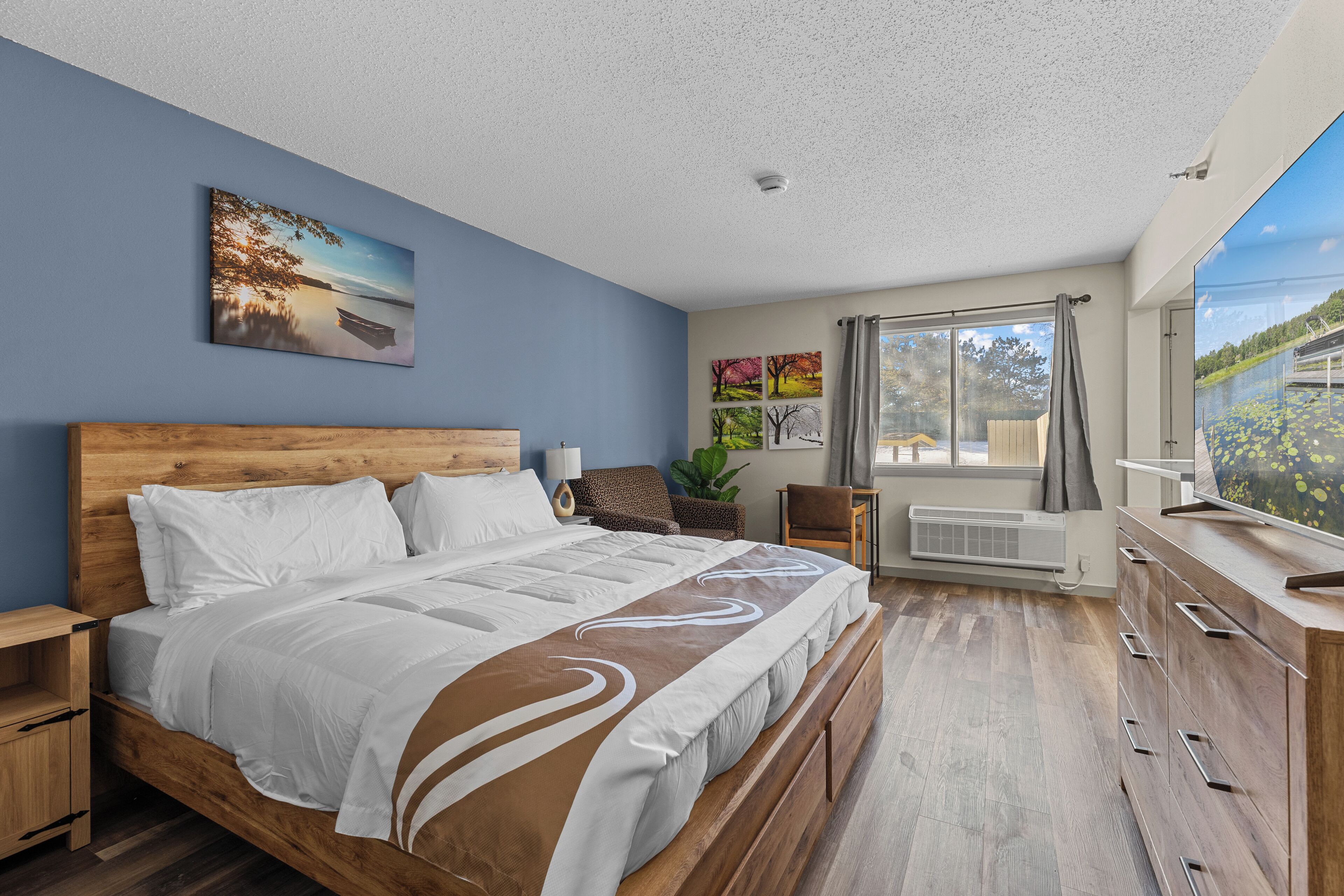 Round Lake King Full Kitchen & Patio | Down comforters, desk, blackout drapes, soundproofing