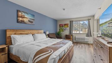 Round Lake King Full Kitchen & Patio | Selimut bulu angsa, meja kerja, tirai kedap cahaya, dan kedap suara