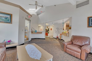 Lobby sitting area - Nisswa Inn and Suites (Nisswa)