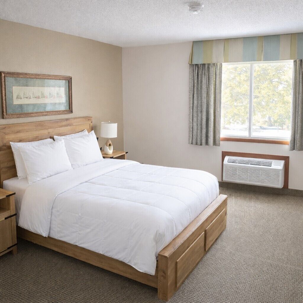 Margaret Lake Single Queen | Down comforters, desk, blackout drapes, soundproofing