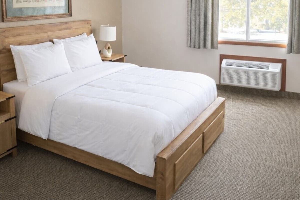 Margaret Lake Single Queen | Down comforters, desk, blackout drapes, soundproofing