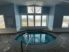 Indoor spa tub