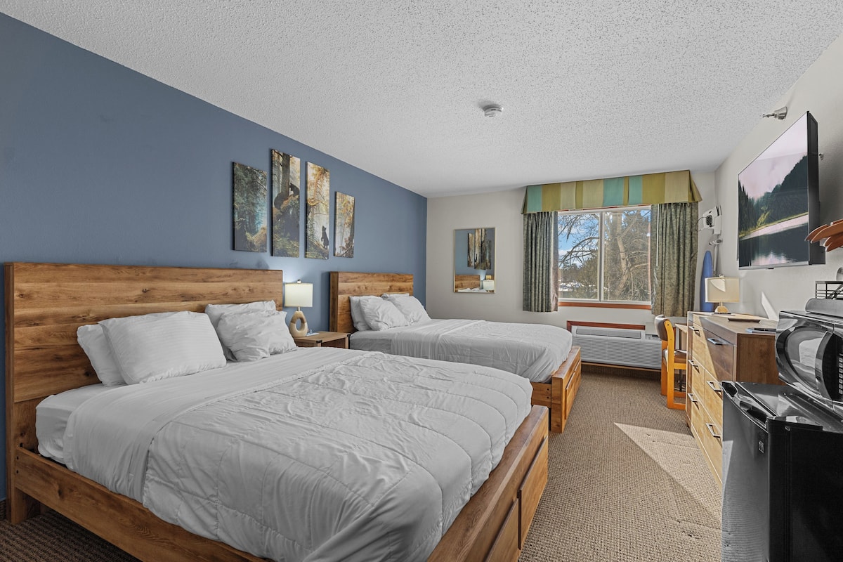 Edward Lake Family Suite with Kitchenette | Down comforters, desk, blackout drapes, soundproofing