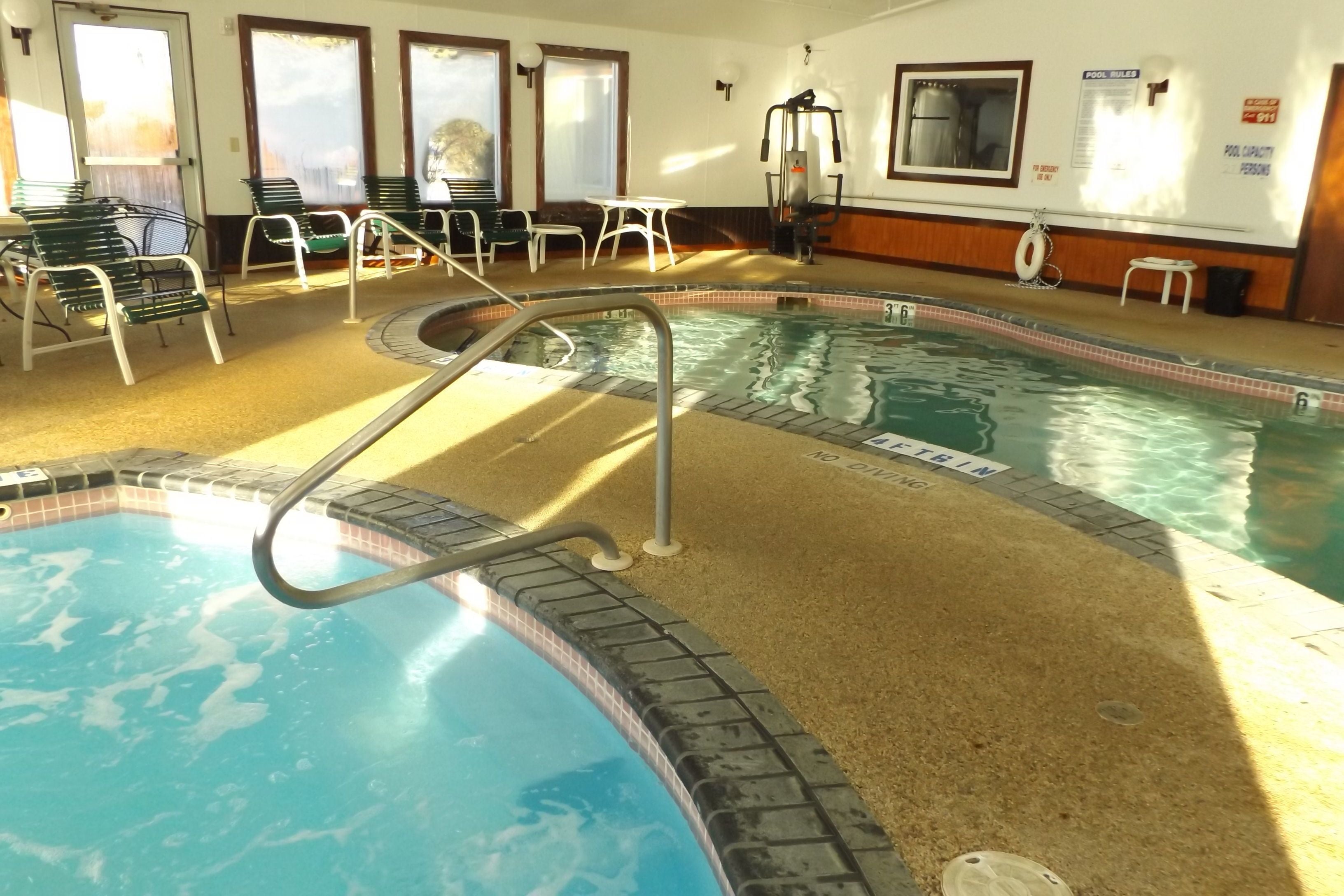 حمام سباحة داخلي