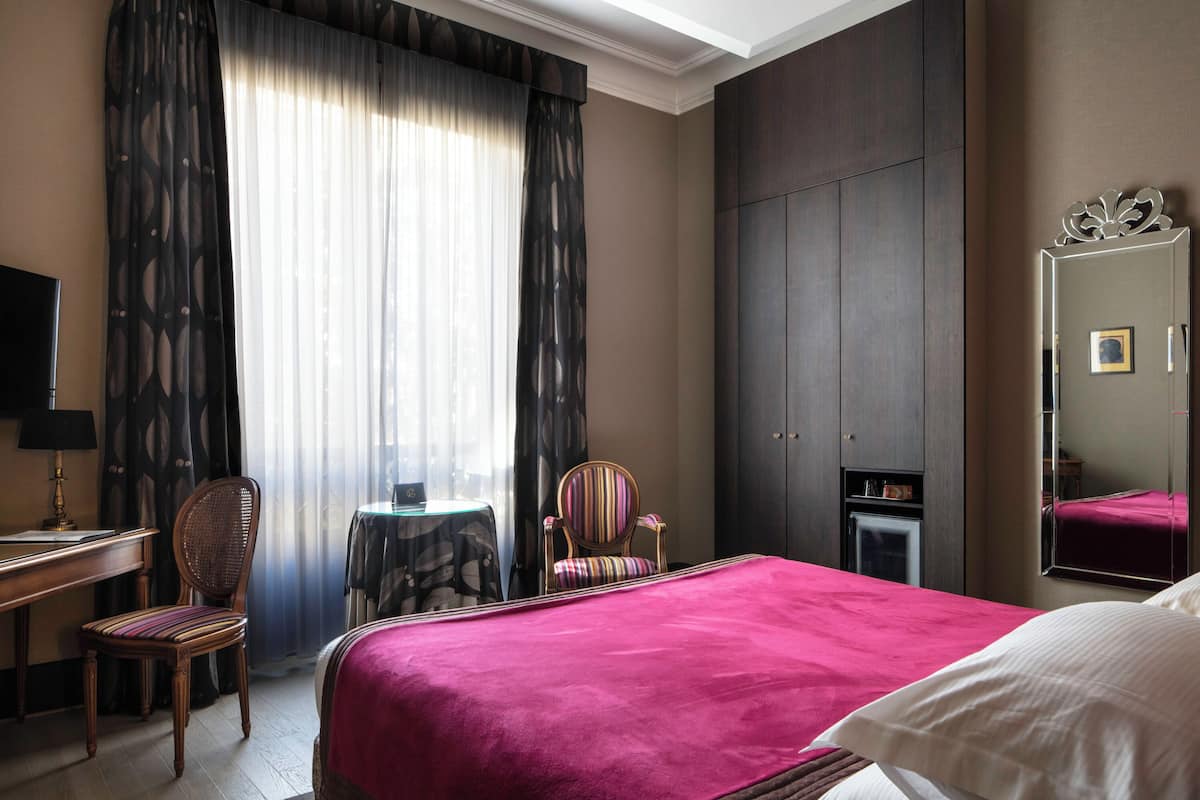 Phòng Superior | Minibar với thức ăn, đồ uống miễn phí, két bảo mật tại phòng, bàn 