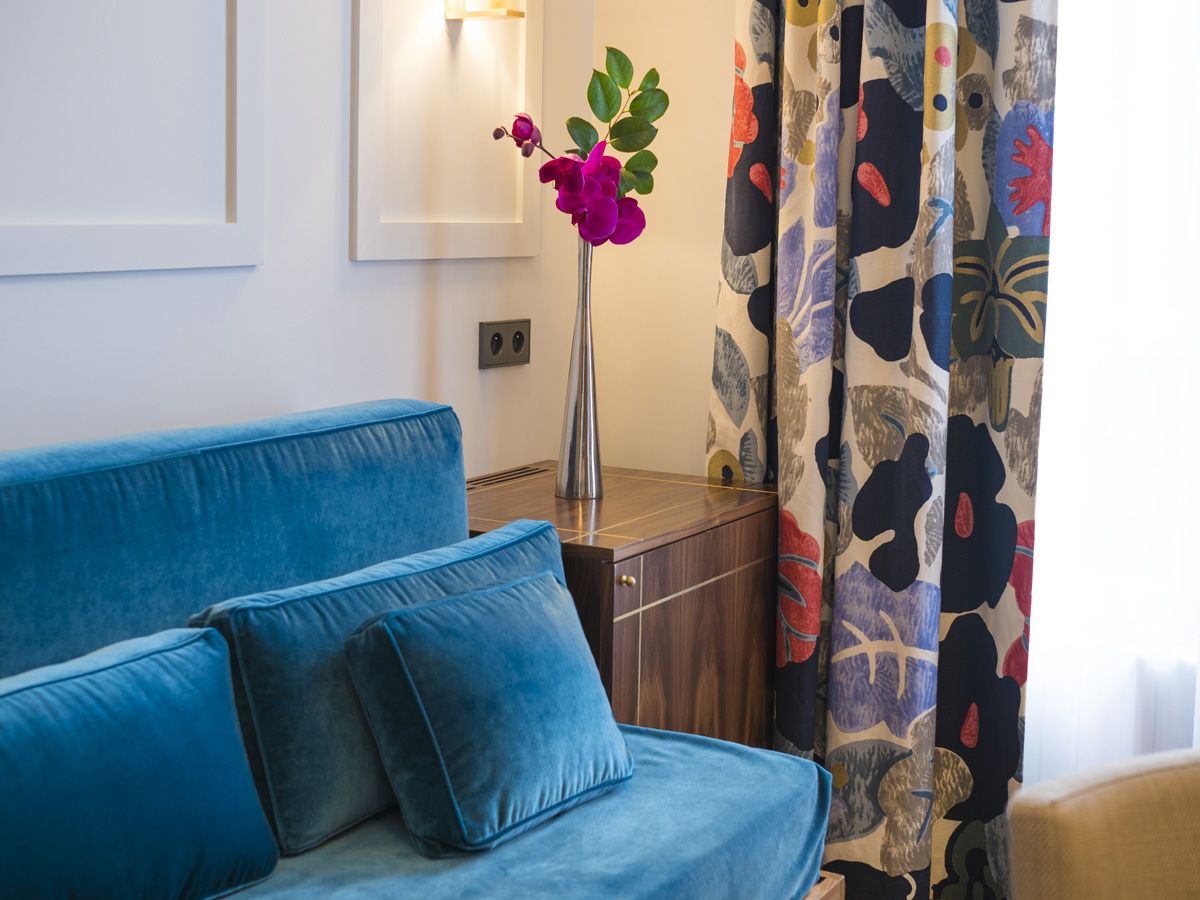 xxx junior suite xxx | living area | flat-screen tv, ipad, toys