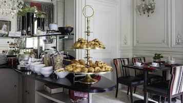 Daily buffet breakfast (EUR 17 per person)