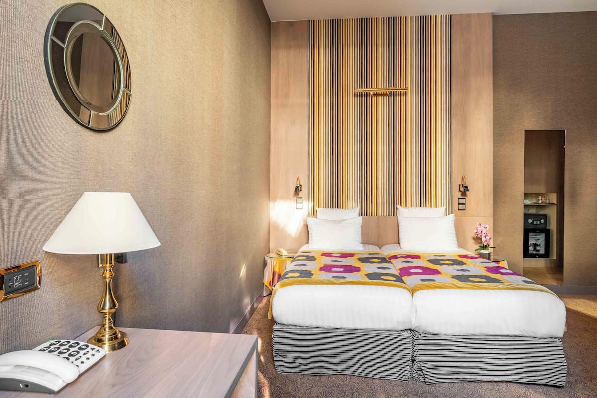 Phòng 2 giường đơn Superior | Minibar với thức ăn, đồ uống miễn phí, két bảo mật tại phòng, bàn 