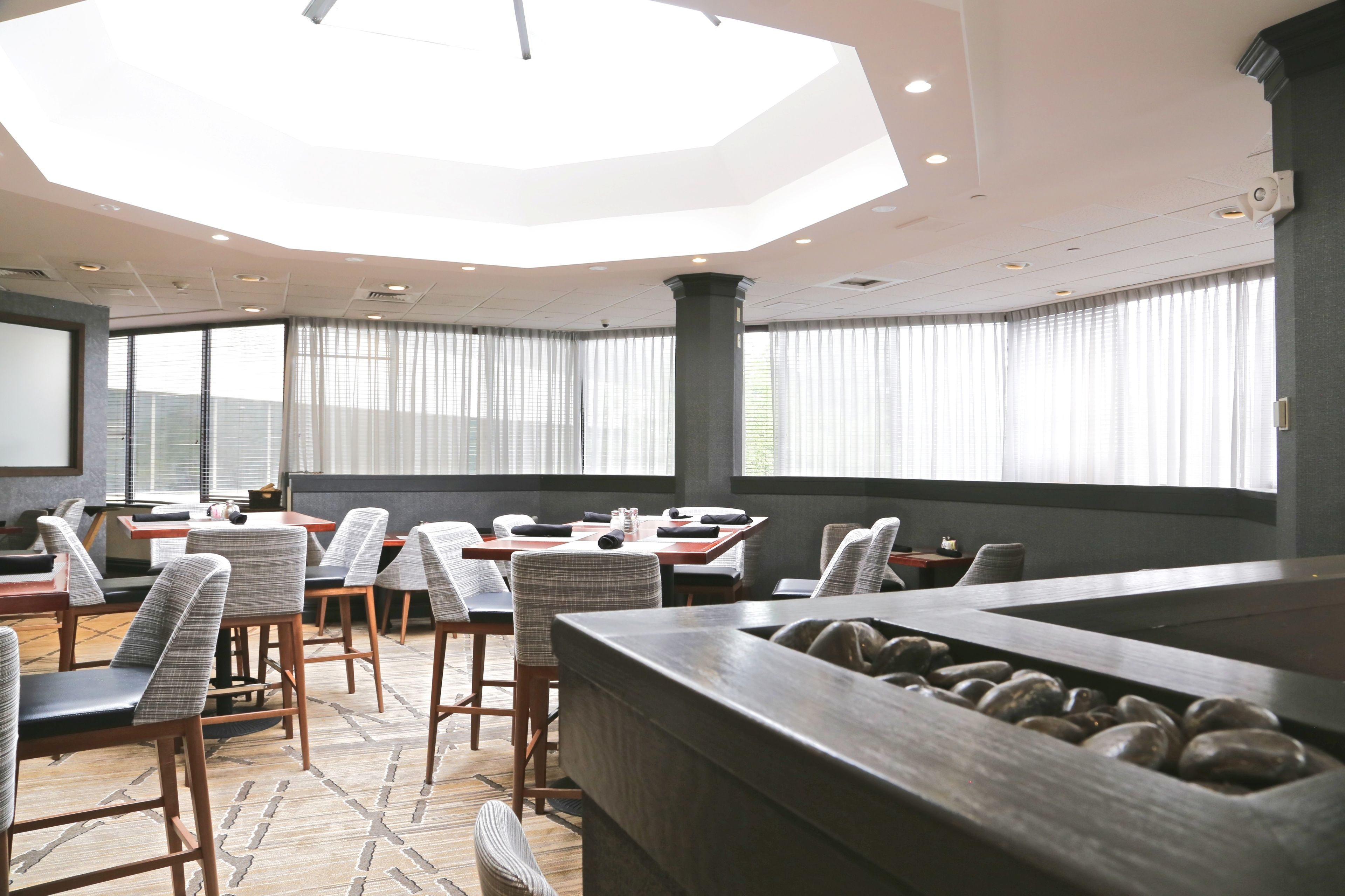 供应早餐和晚餐