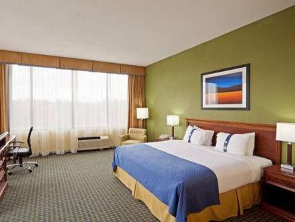 Hypo-allergenic bedding, soundproofing, free cots/infant beds, free WiFi