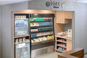 Snack bar - DoubleTree by Hilton Boston - Rockland (Rockland)