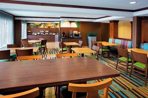 Free daily continental breakfast  - Fairfield Inn and Suites By Marriott Merrillville (Merrillville)