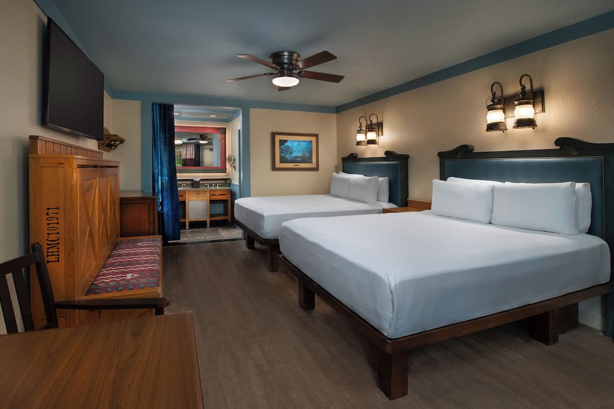 Brankas, tirai kedap cahaya, setrika/meja setrika, dan Wi-Fi gratis