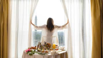 Egyptian cotton sheets, premium bedding, minibar, in-room safe