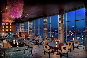 Bar ở tầng thượng