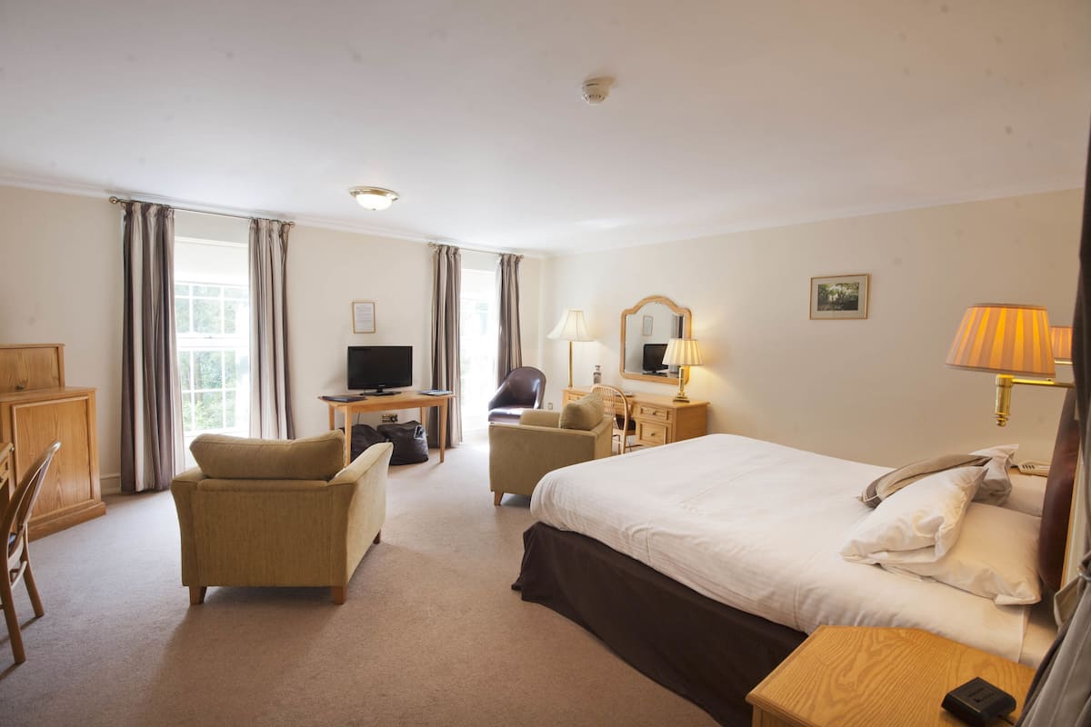 individually furnished, desk, iron/ironing board, free wifi