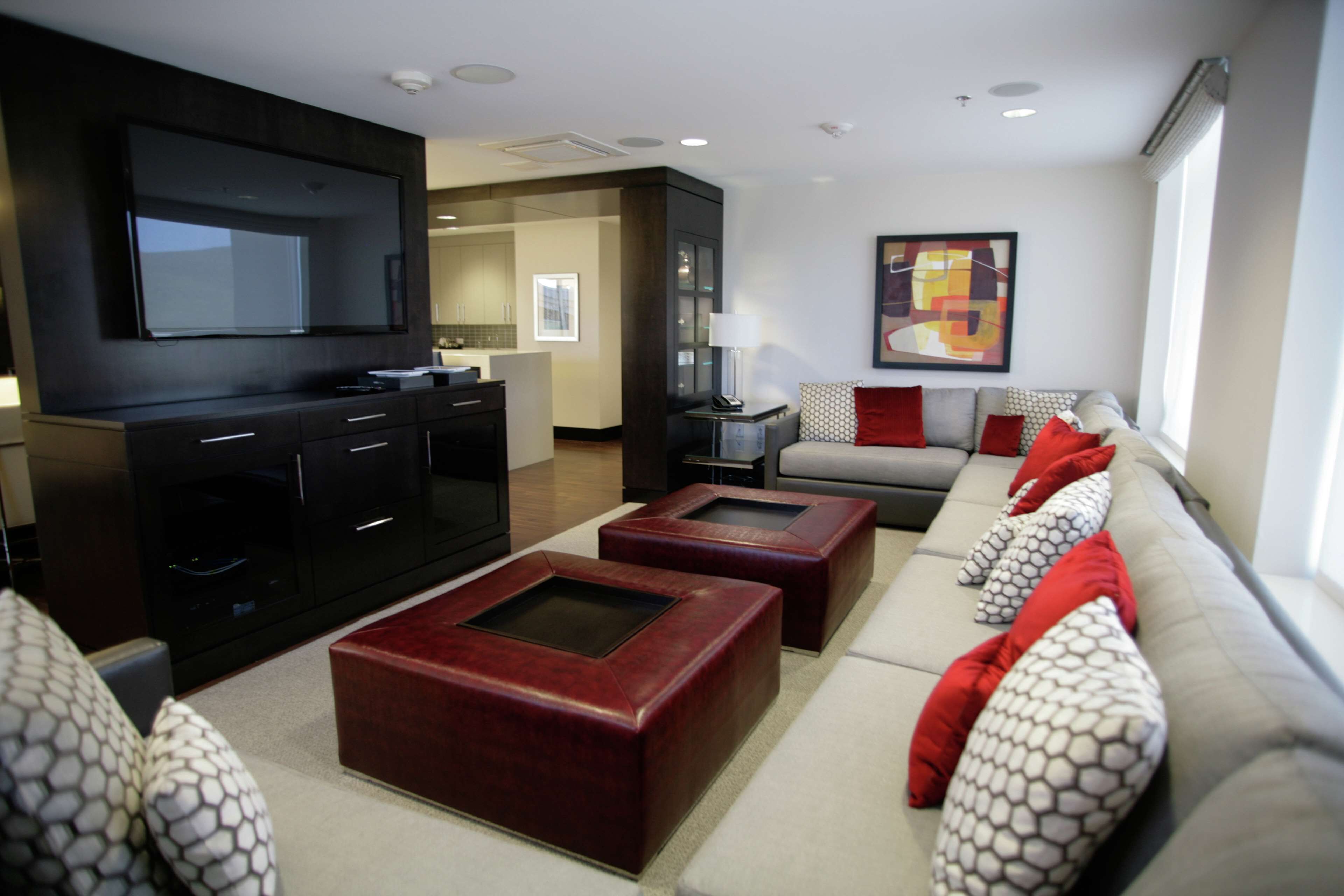 presidential suite, 1 king bed, non smoking | in-room safe, blackout curtains, iron/ironing board, free wifi