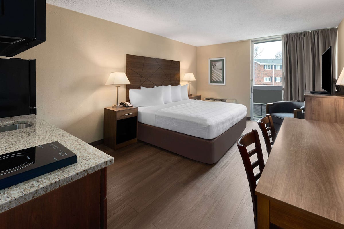 Room, 1 King Bed, Non Smoking, Kitchenette | Desk, iron/ironing board, free WiFi, bed sheets