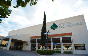 Vista frontal de la propiedad