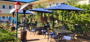 Terrace/patio - Quality Inn & Suites Anaheim At The Park (Anaheim)