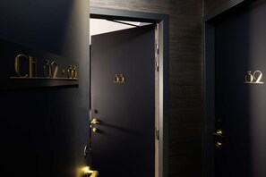 In-room safe, soundproofing, free WiFi, bed sheets - Best Western Bretagne Montparnasse (Paris)