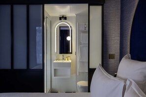 Classic Room, 1 Queen Bed, Non Smoking | In-room safe, soundproofing, free WiFi, bed sheets - Best Western Bretagne Montparnasse (Paris)