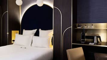 خزنة داخل الغرفة وتجهيزات عازلة للصوت وواي فاي مجانًا وملاءات أسرّة