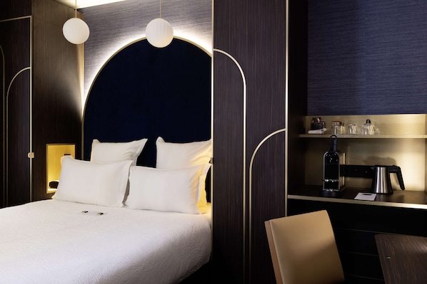 Klassieke kamer, 1 queensize bed, niet-roken | Een kluis op de kamer, geluiddichte muren, gratis wifi, beddengoed