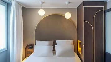 Superior Room, 1 Queen Bed, Non Smoking (Larger Room) | In-room safe, soundproofing, free WiFi, bed sheets