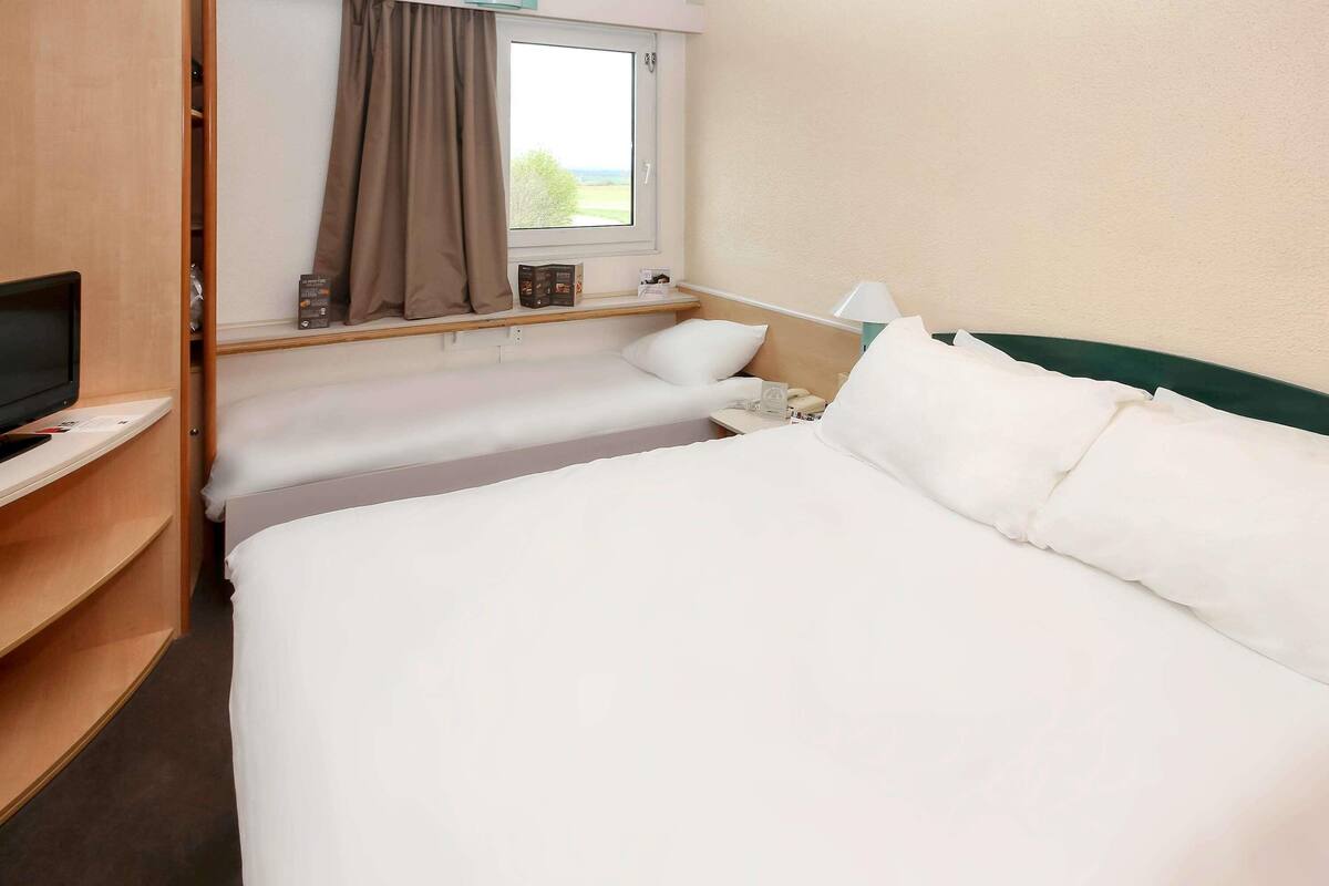 Standard Double Room, Multiple Beds | Premium bedding, desk, soundproofing, iron/ironing board