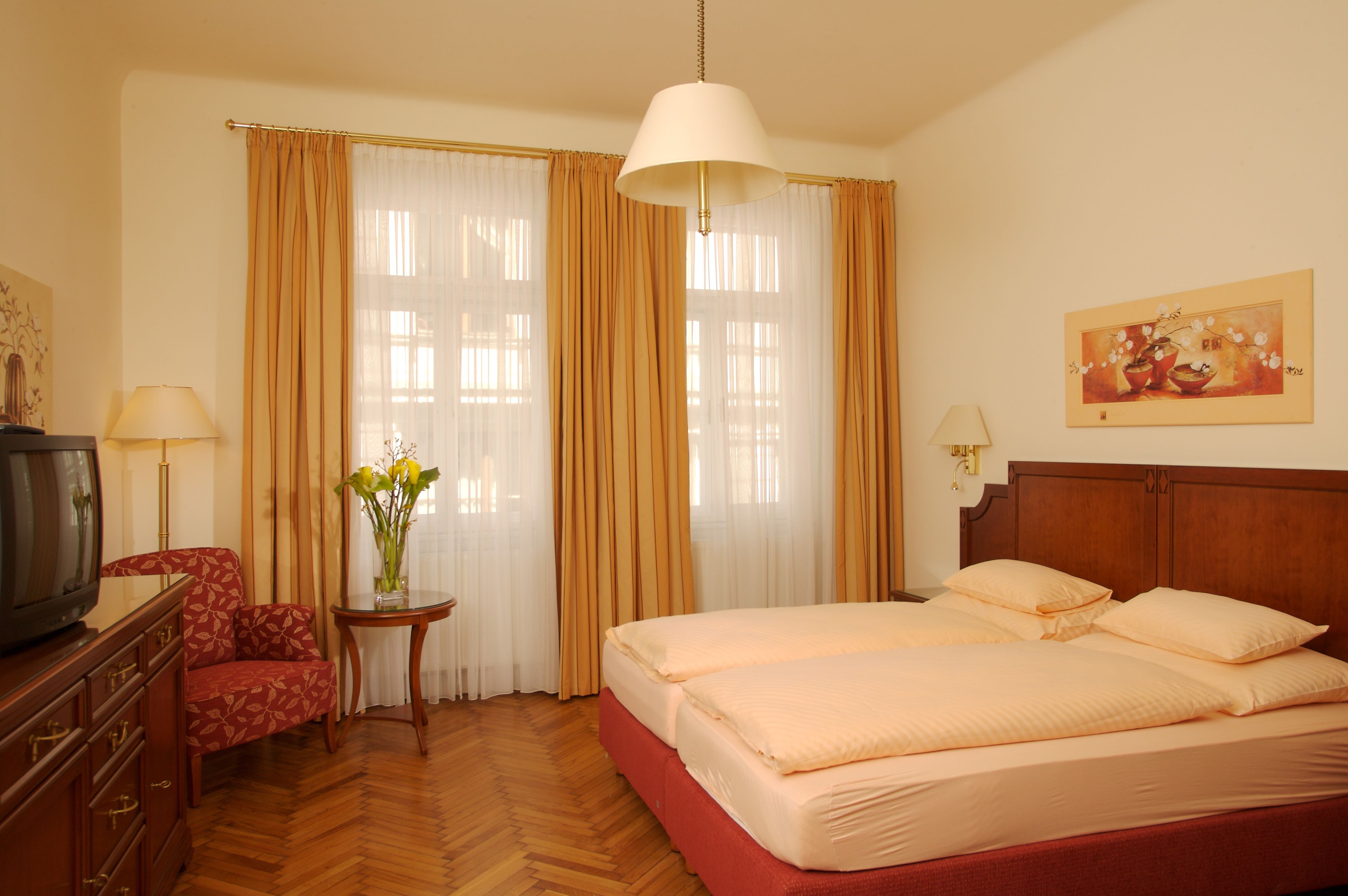 city apartment, annex building | 1 bedroom, in-room safe, desk, free wifi