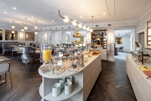 Desayuno buffet todos los días (con cargo)