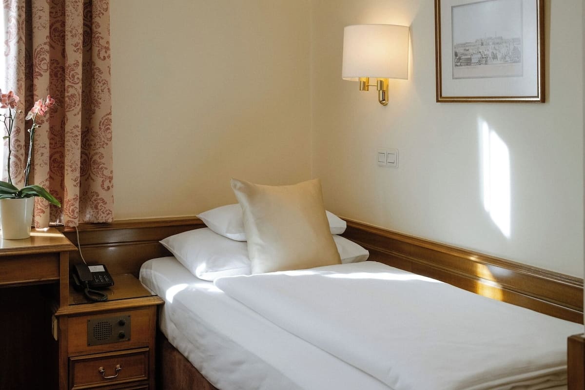 In-room safe, desk, WiFi (free), bed sheets
