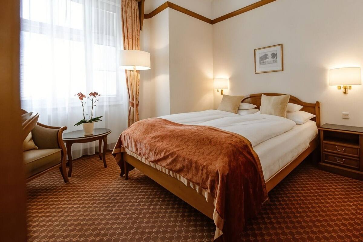 In-room safe, desk, WiFi (free), bed sheets