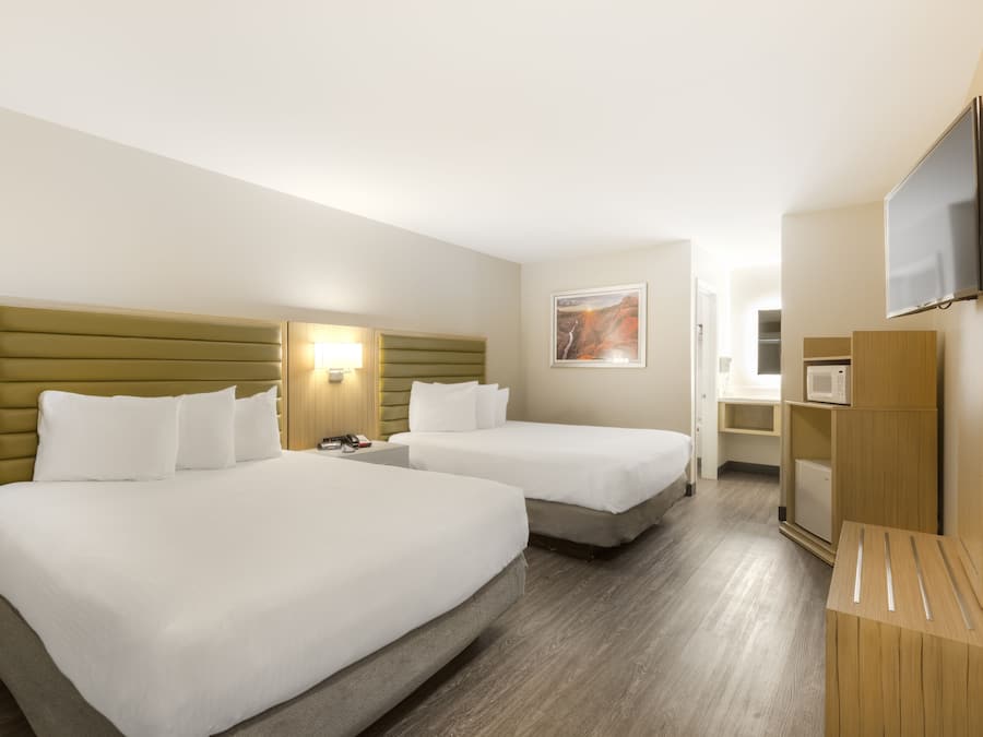 Una scrivania, tende oscuranti, ferro/asse da stiro, Wi-Fi gratuito