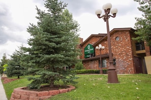 A brick building with a sign for GreenTree Inn.