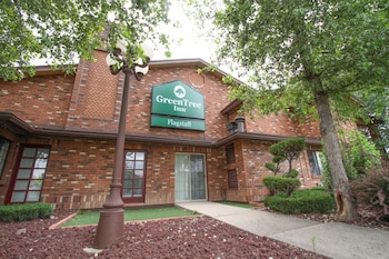 Hotel Exterior at GreenTree Inn Flagstaff