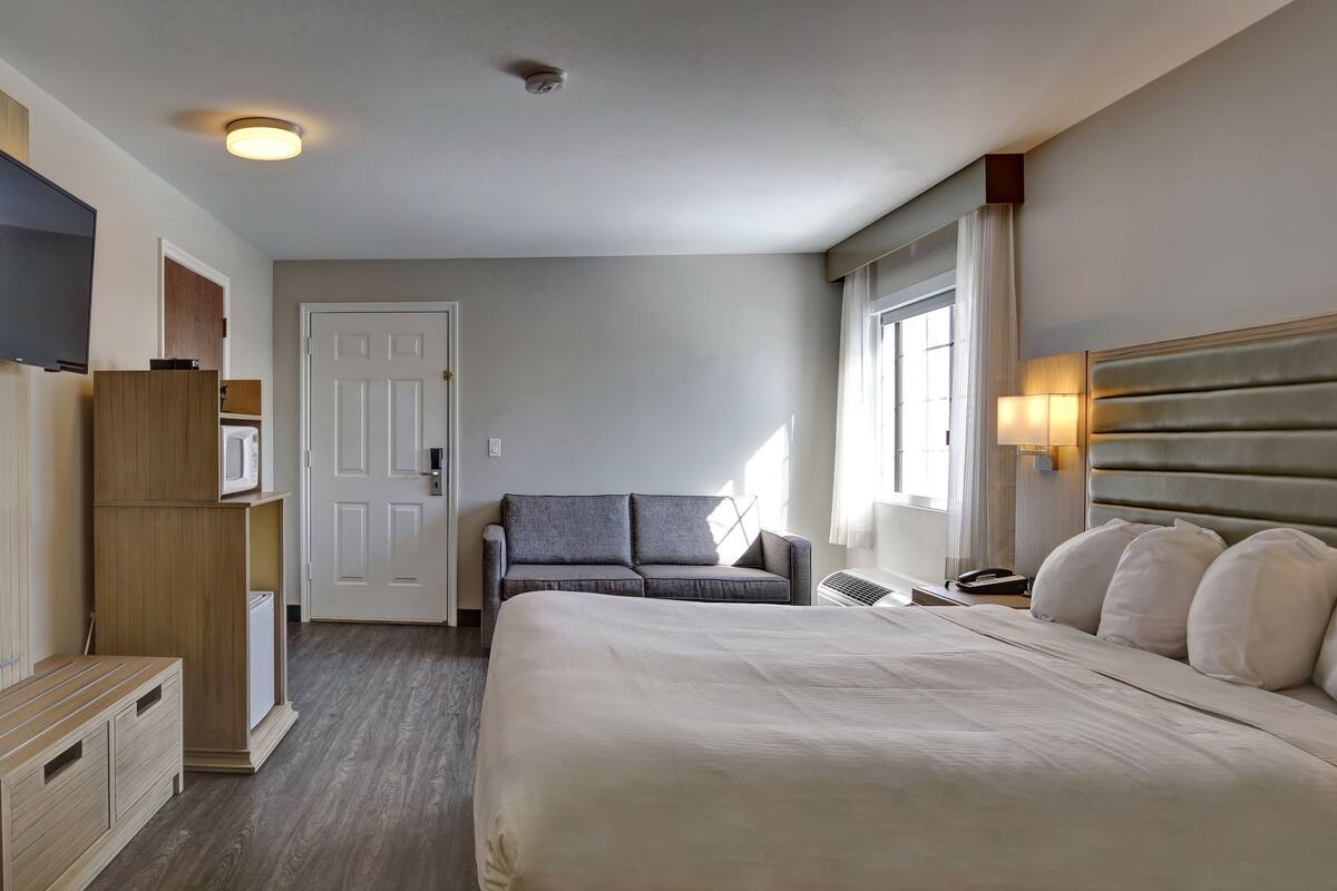 desk, blackout curtains, iron/ironing board, free wifi