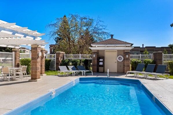 Seasonal outdoor pool