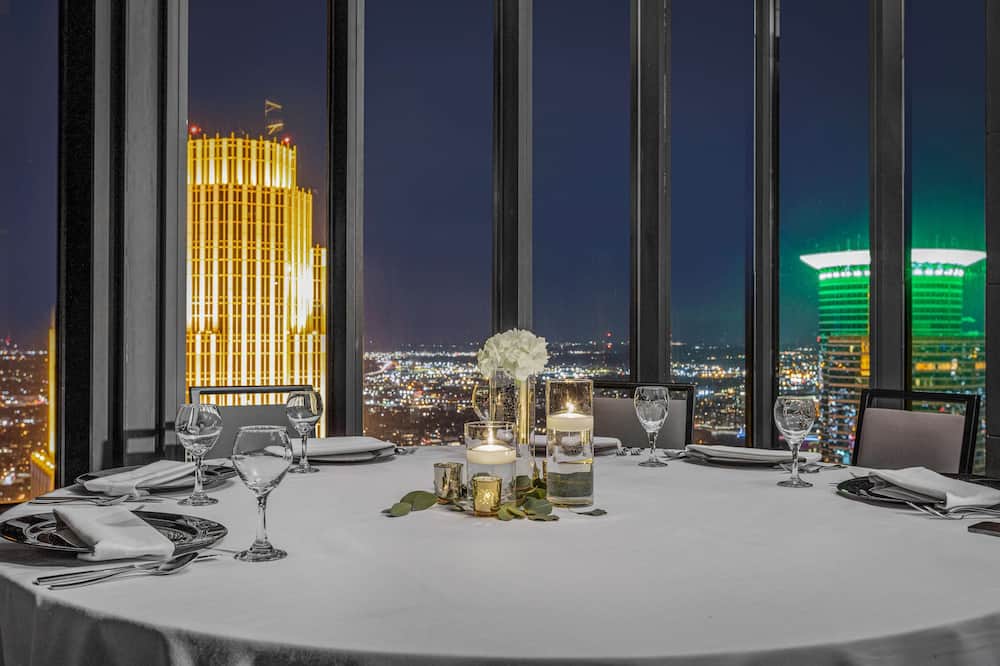 The Marquette Hotel, Curio Collection by Hilton