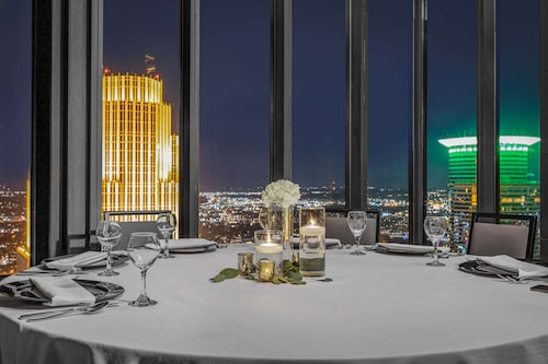 The Marquette Hotel, Curio Collection by Hilton