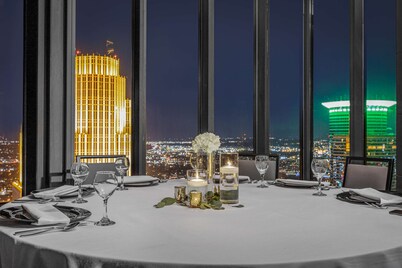 The Marquette Hotel, Curio Collection by Hilton