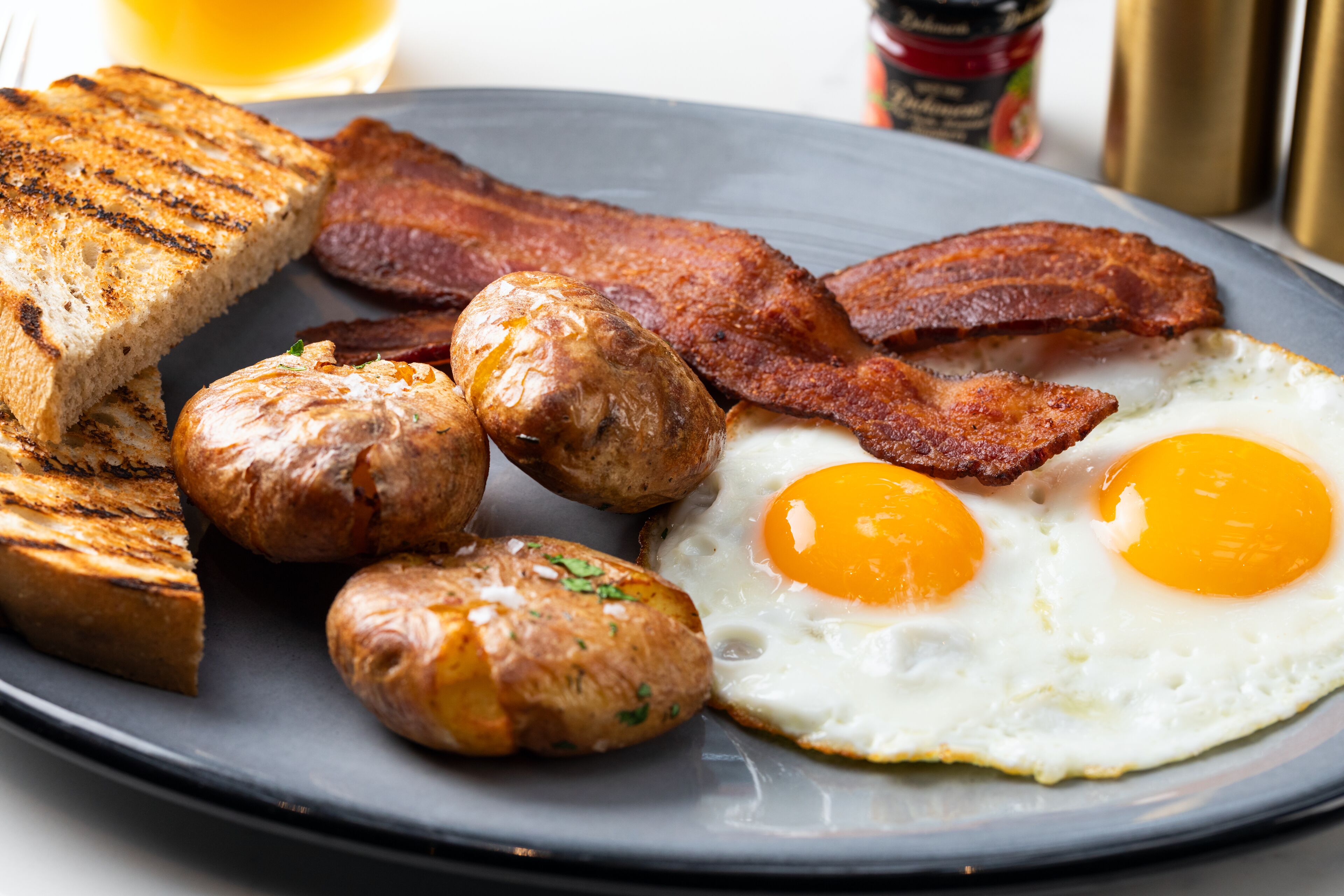 Daily full breakfast for a fee