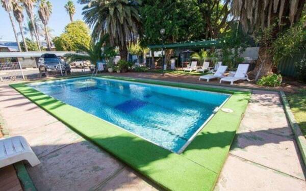 Elkira Court Motel