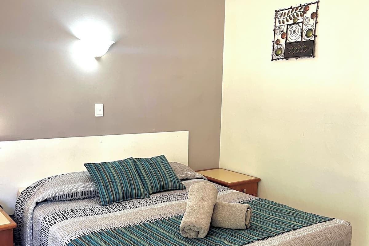 Standard Queen Room | Iron/ironing board, free WiFi, bed sheets, alarm clocks