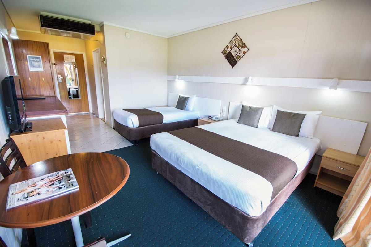 Deluxe Twin Room | Iron/ironing board, free WiFi, bed sheets, alarm clocks