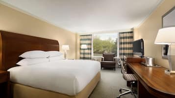 Seprai premium, bantalan ekstra lembut, brankas, dan meja kerja