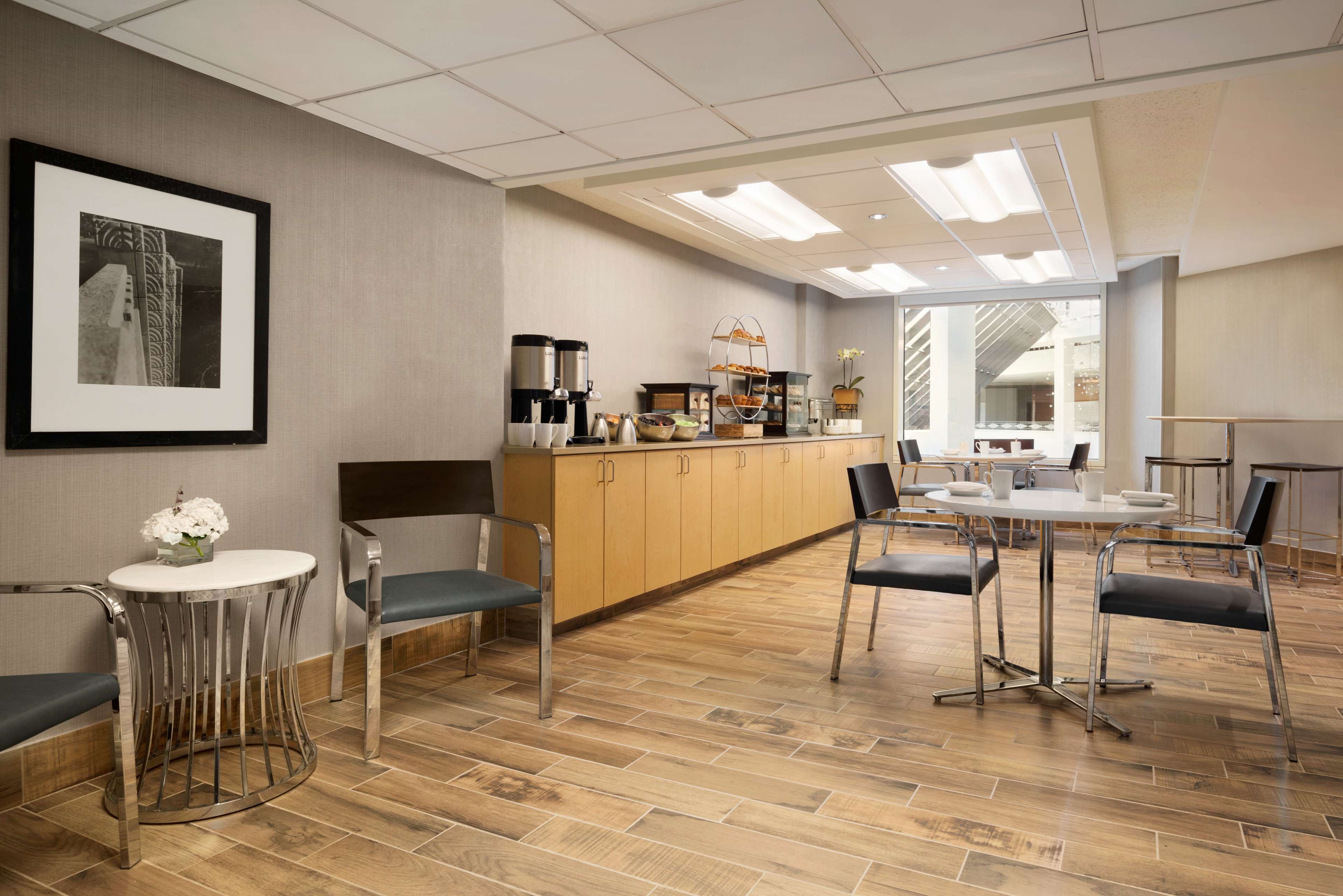 Tägliches Frühstücksbuffet gegen Gebühr