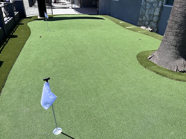 Mini-golf