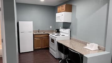 Estudio Premium, 2 camas de matrimonio, cocina | Cocina privada | Frigorífico y microondas